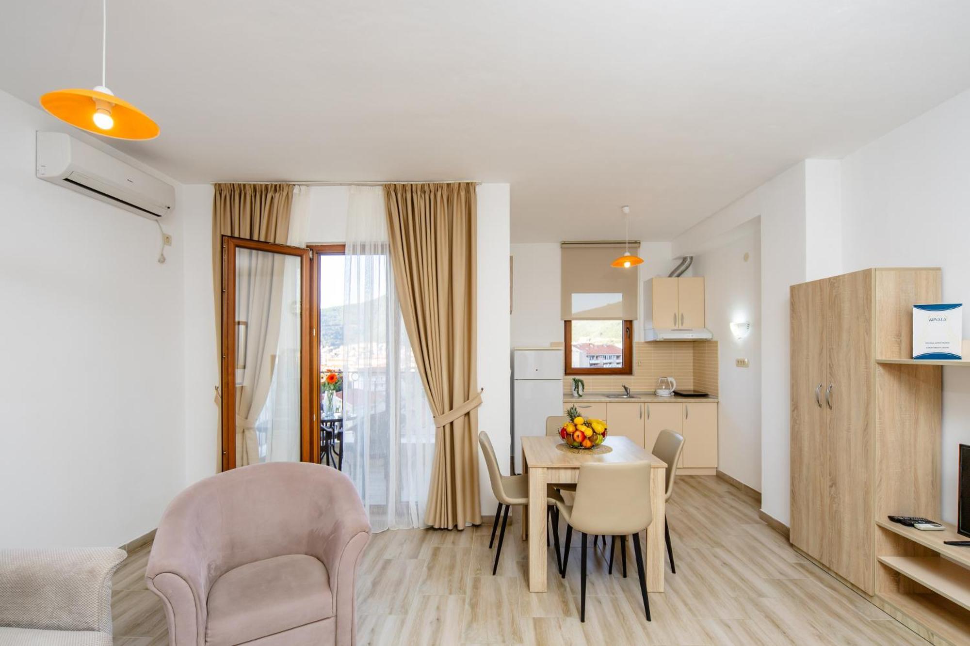 Arvala Apartments Будва Стая снимка