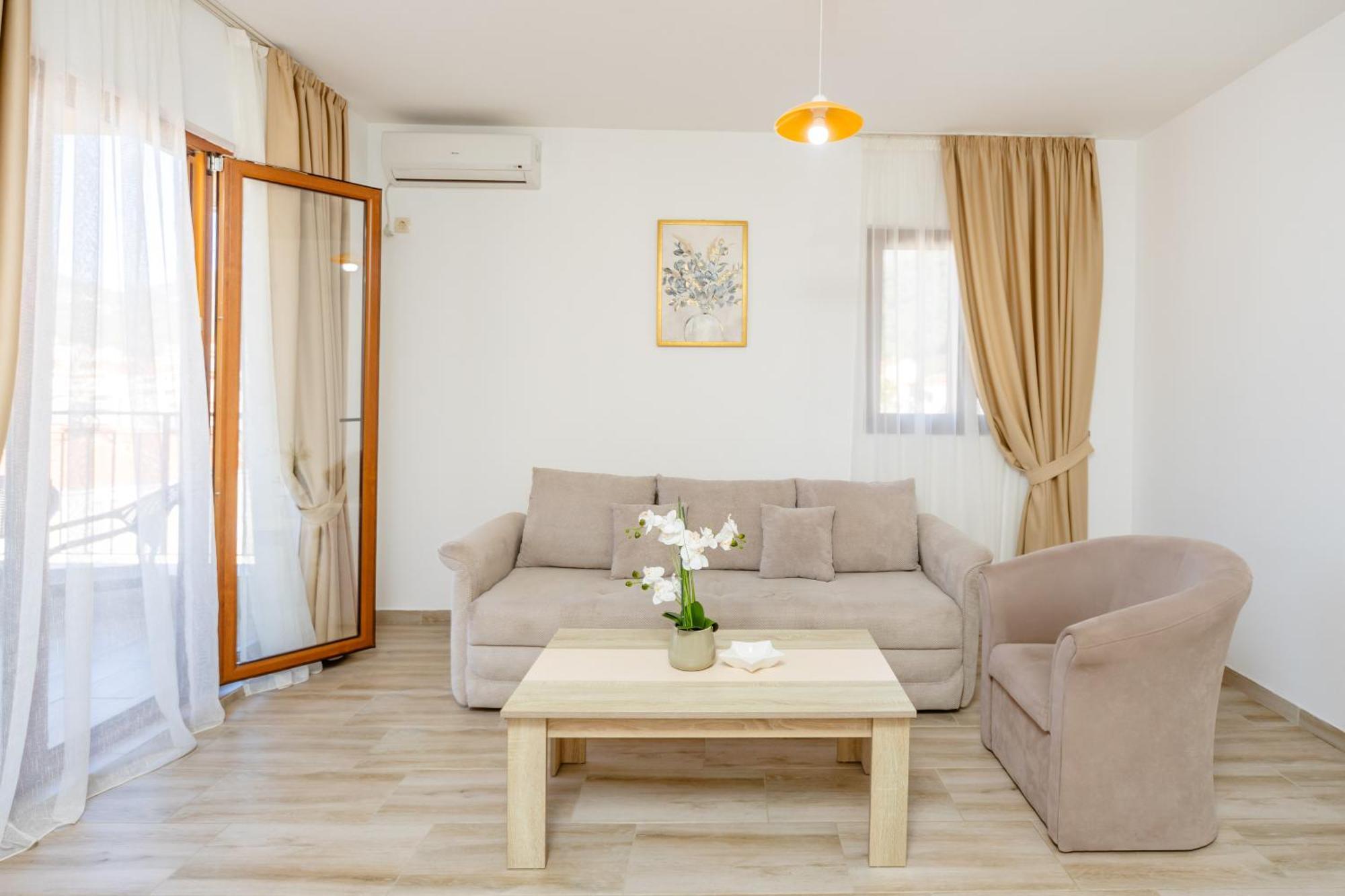 Arvala Apartments Будва Стая снимка