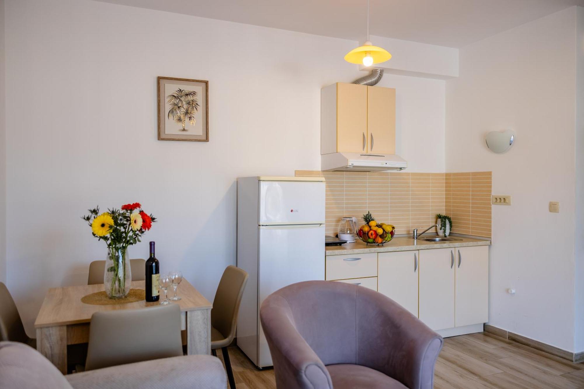 Arvala Apartments Будва Стая снимка