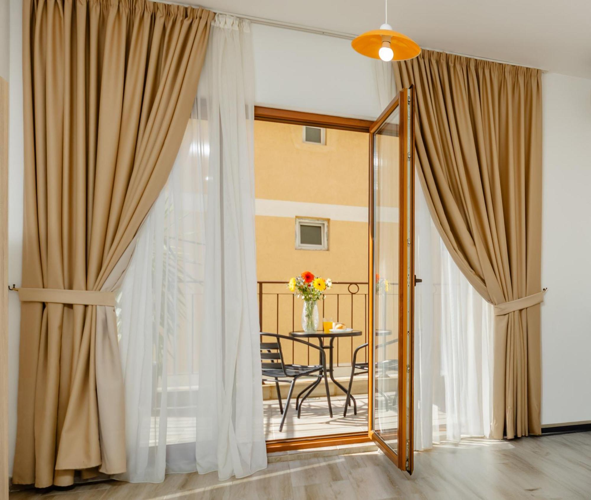 Arvala Apartments Будва Стая снимка