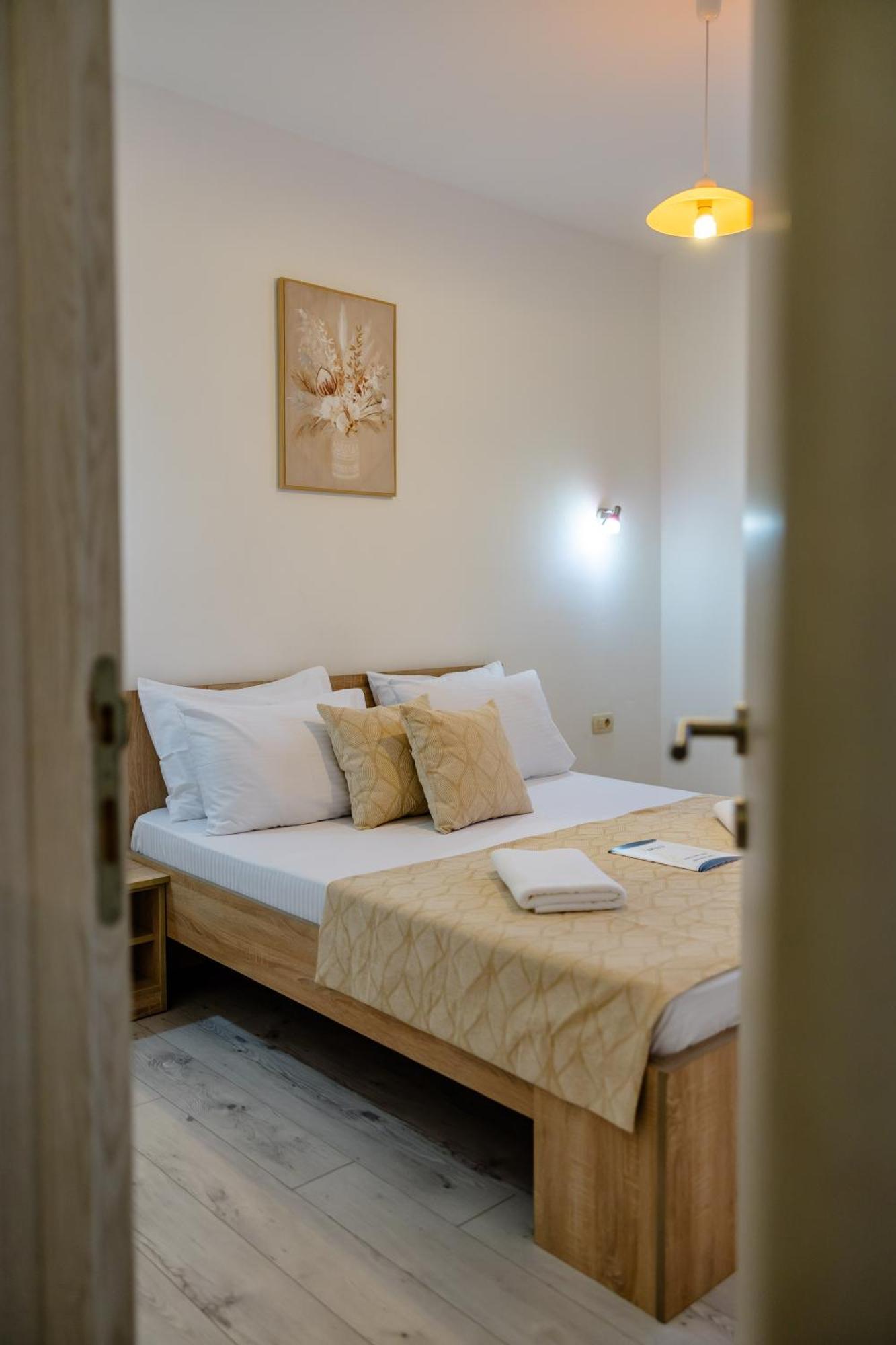 Arvala Apartments Будва Стая снимка