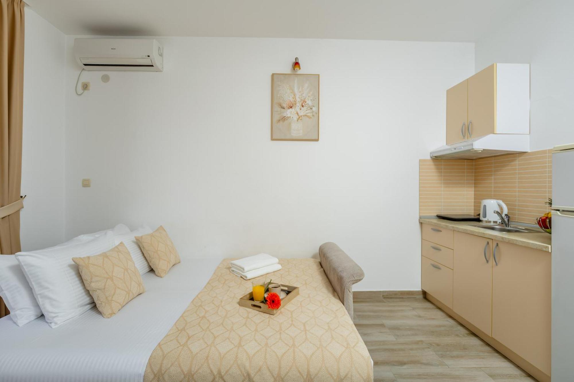 Arvala Apartments Будва Стая снимка