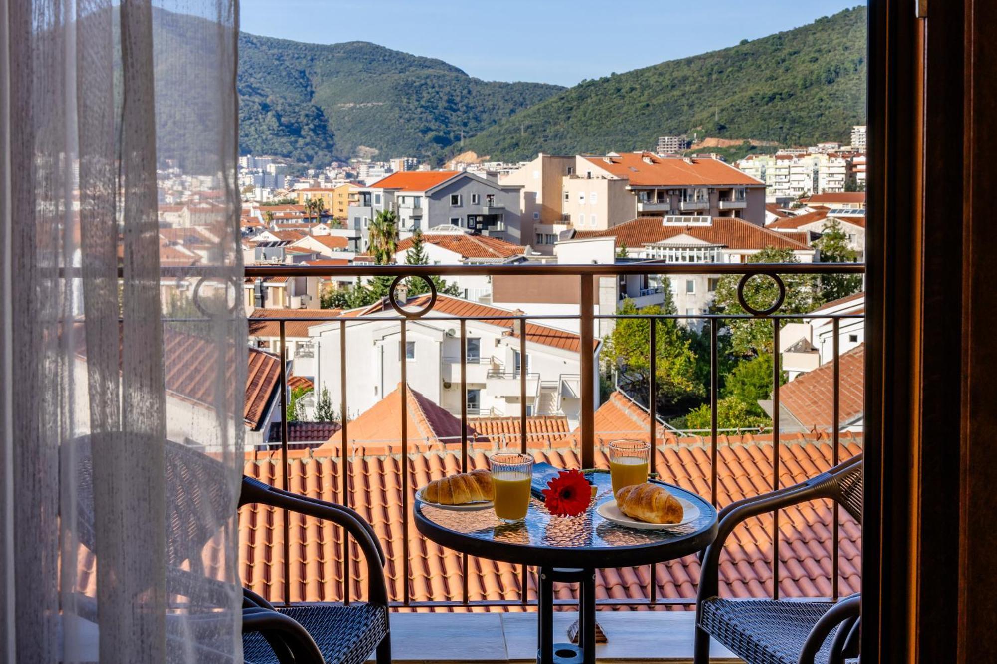 Arvala Apartments Будва Стая снимка