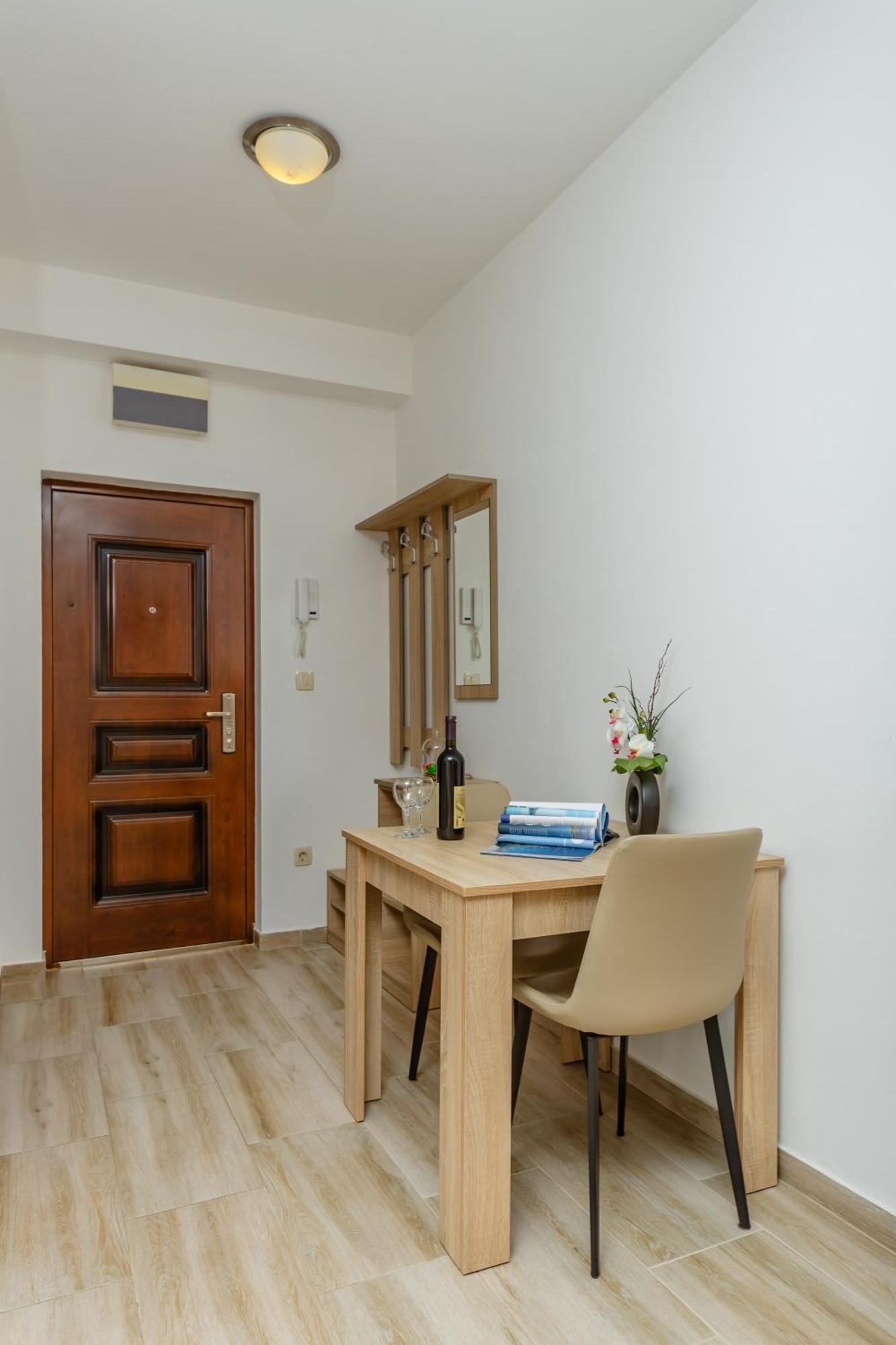 Arvala Apartments Будва Стая снимка